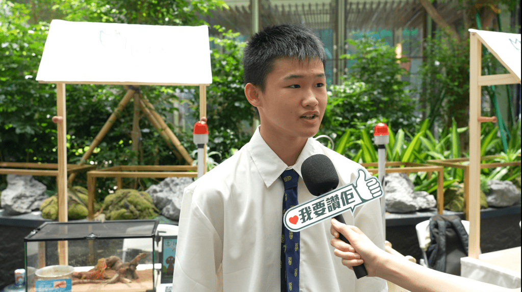 香港航海學校學生Jayden表示，平時小息要固定餵食寵物，之後又要清理牠們排泄的糞便，讓他學習到更有規律地處事。