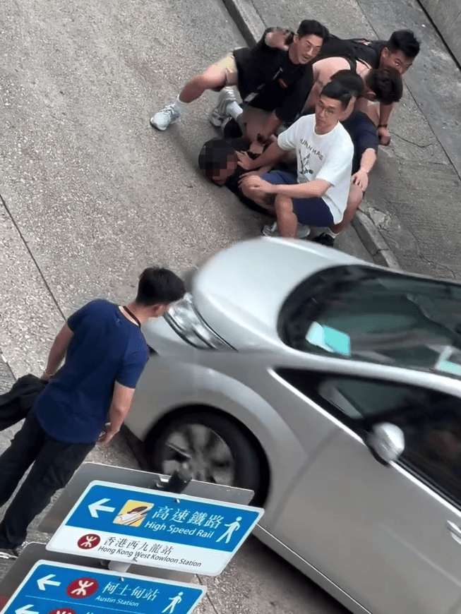 有警方車輛到場增援。IG@hkbrawler 有警方車輛到場增援。IG@hkbrawler