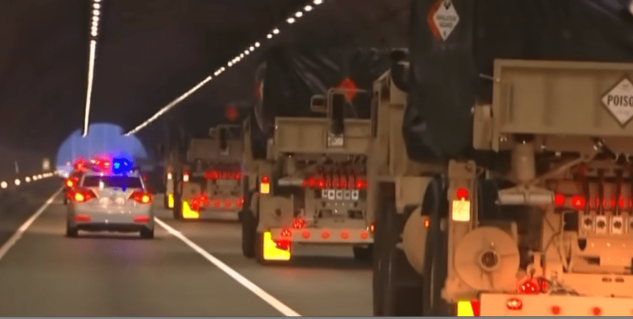 薩德系統導彈發射車當年抵達星州基地情景。 薩德系統導彈發射車當年抵達星州基地情景。