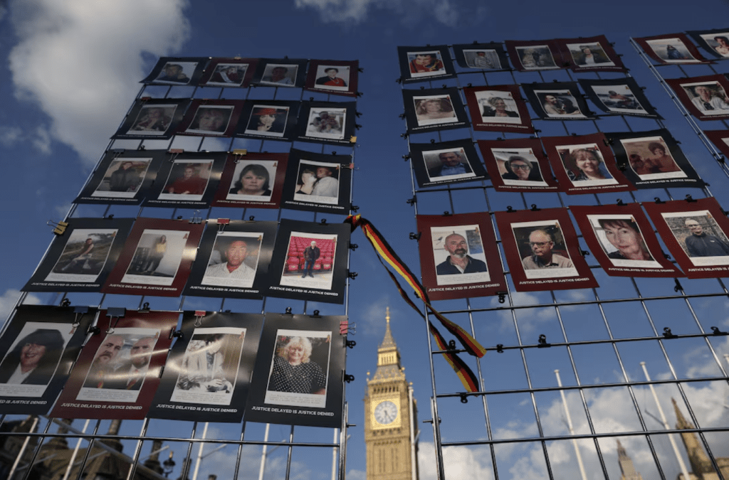 5 月 19 日，英国伦敦，在感染血液调查最终报告发布之前，守夜活动中展示了受污染血液丑闻受害者的照片，以纪念那些丧生的人。路透社