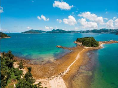 退潮時更可漫步連島沙洲，親身體驗大自然的鬼斧神工。旅發局網頁圖片