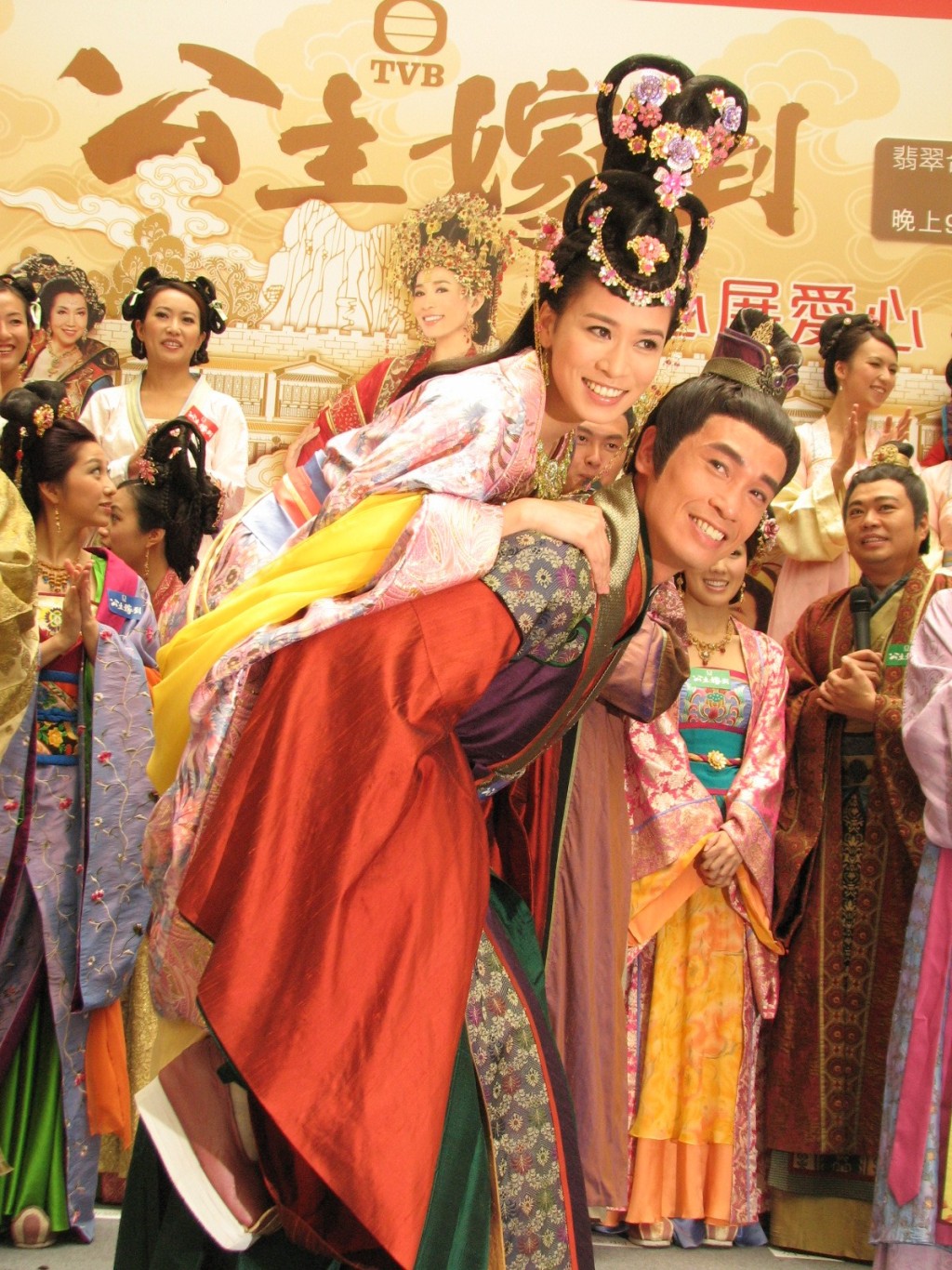 TVB趁陳豪與佘詩曼熱度未減，安排深夜重播陳豪與佘詩曼主演、2010年播出的劇集《公主嫁到》。