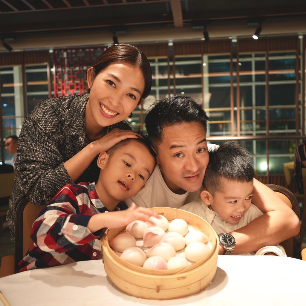 宋熙年与陈智燊经常在社交网分享家庭乐。