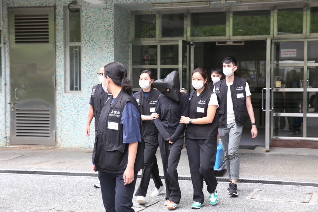 入境处拘捕集团骨干成员。刘汉权摄