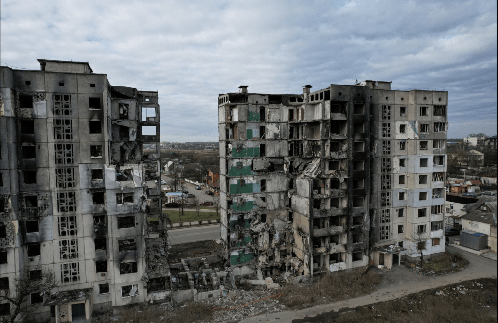 基輔一座公寓樓在俄羅斯的襲擊下遭摧毀。路透社