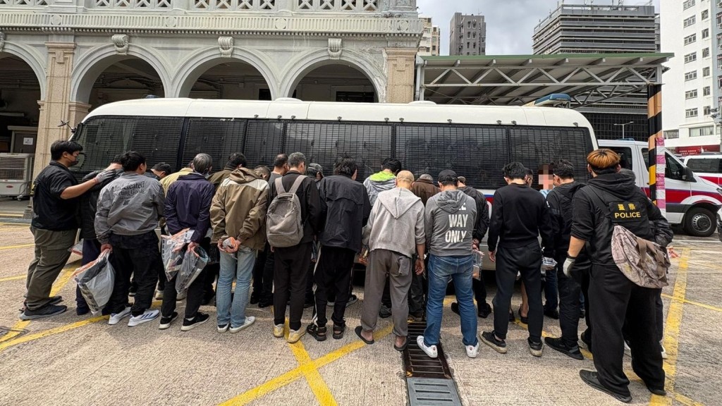 被捕人帶署調查。