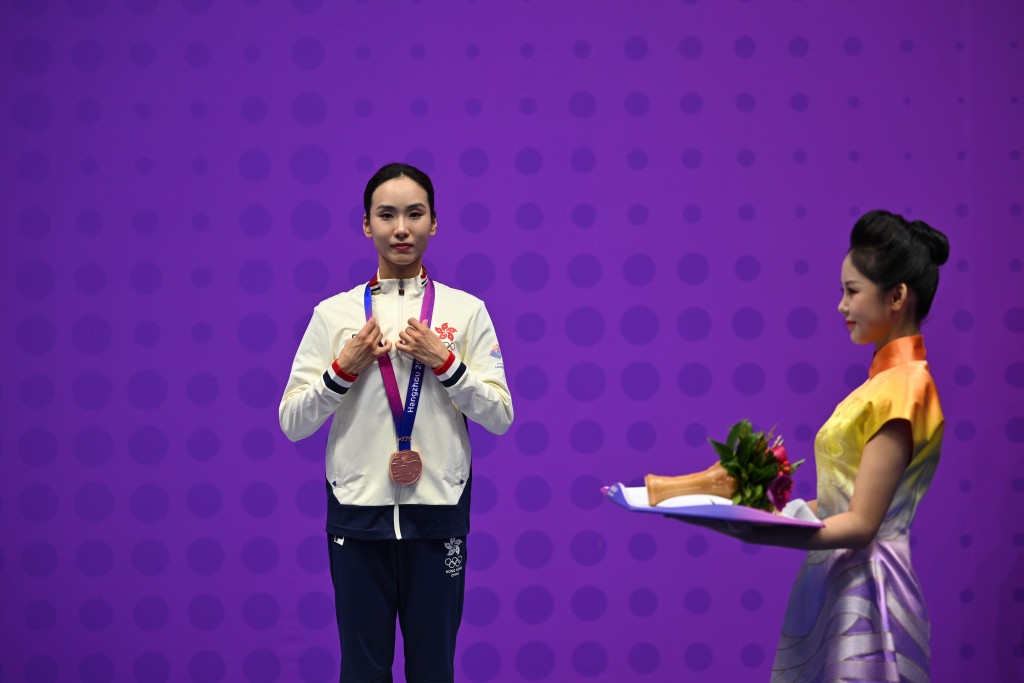 港队陈穗津在武术-女子太极剑太极拳（全能）为香港再添一面铜牌 。陈极彰摄