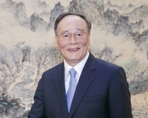 文章題為《致敬老王--他露最少的面、開最少的會、發最少的文,卻留下了「不敢腐」的雷霆震懾》。資料圖片