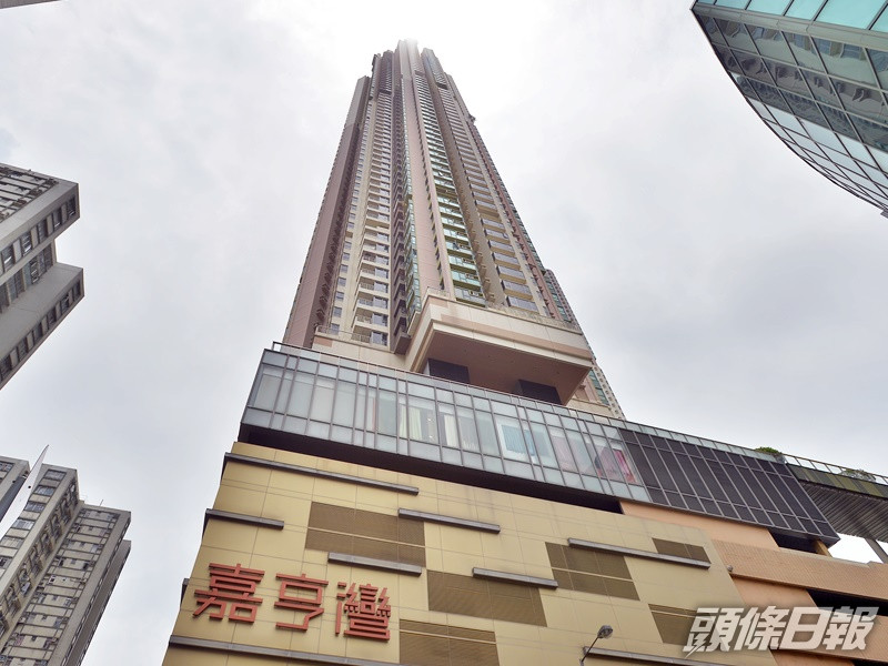 女患者居於西灣河嘉亨灣。