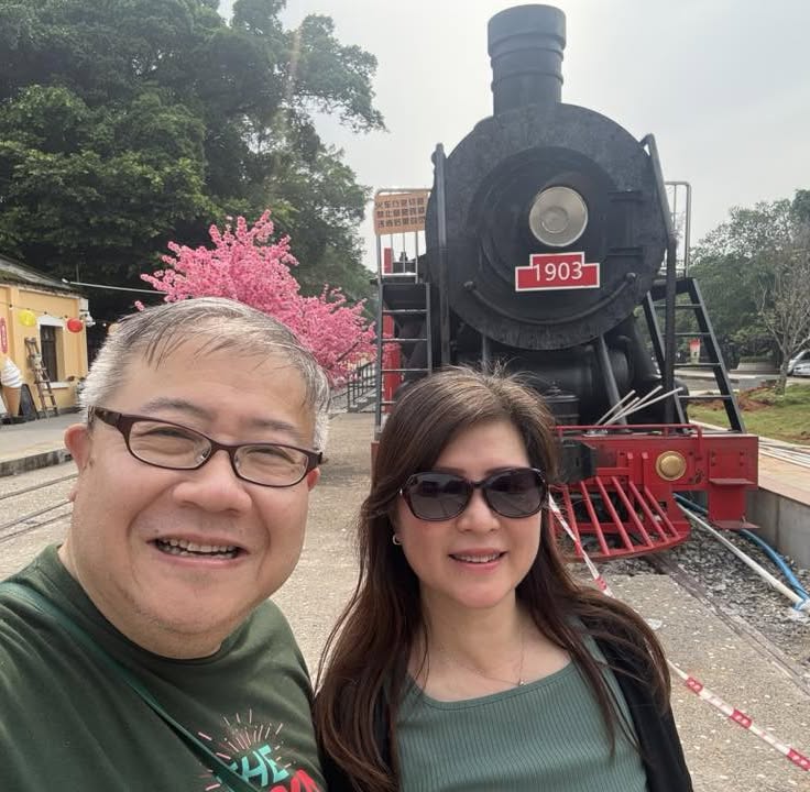 劉錫賢老婆也有同行。 劉錫賢老婆也有同行。