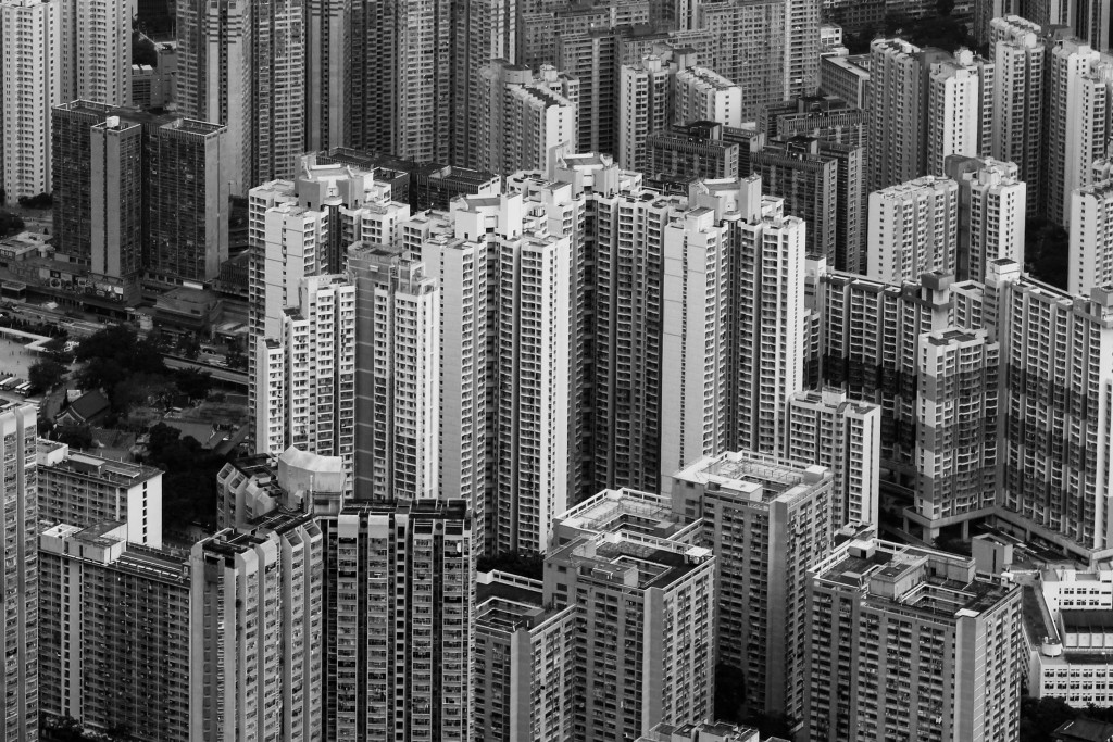 在香港這個寸金尺土的城市,房屋問題向來是無數家庭一輩子的心魔。(示意圖) 在香港這個寸金尺土的城市,房屋問題向來是無數家庭一輩子的心魔。(示意圖)