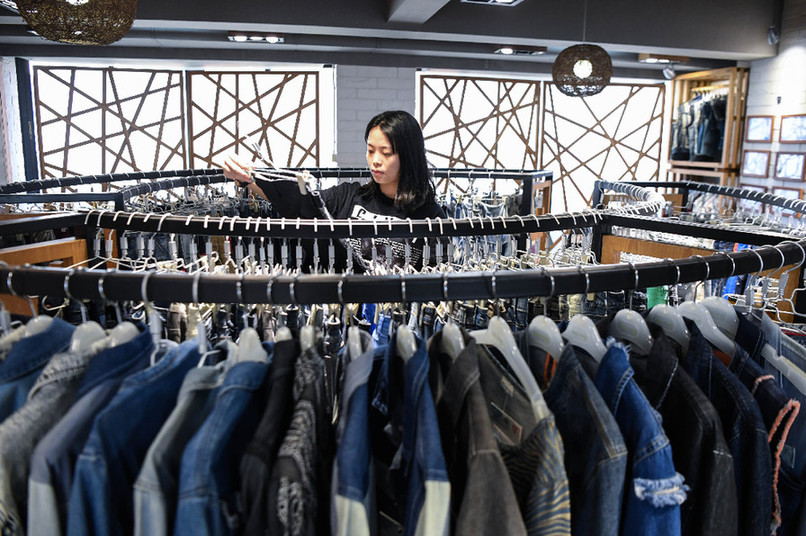 廣東省的服裝出口額同比下降15%。新華社資料相