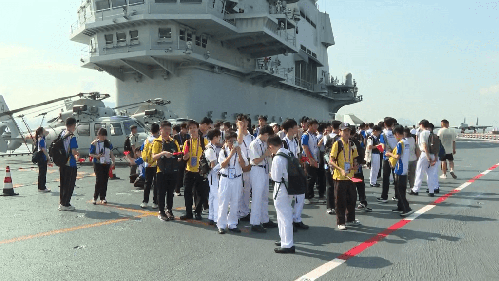 山東艦率先開放予學生參觀。 山東艦率先開放予學生參觀。