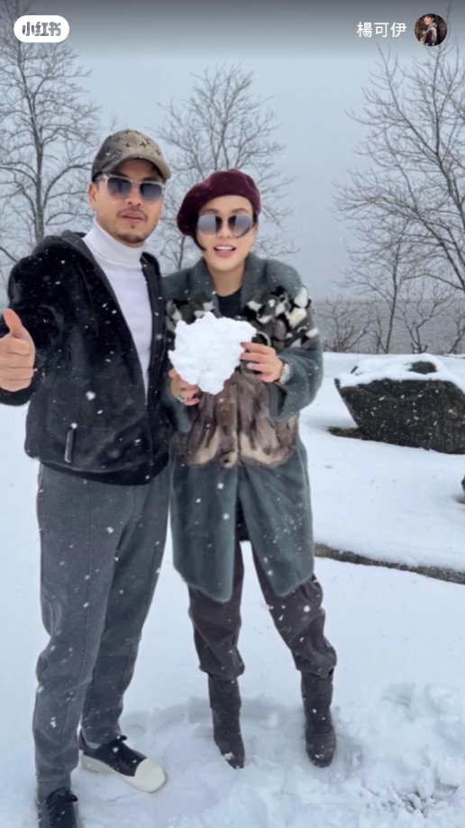 上月情人节兼大年初五，吕良伟与杨小娟于美国玩雪度过。