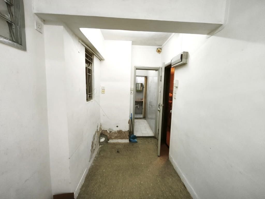 鰂魚涌益昌大廈一個面積288方呎單位，現時淪為銀主盤。