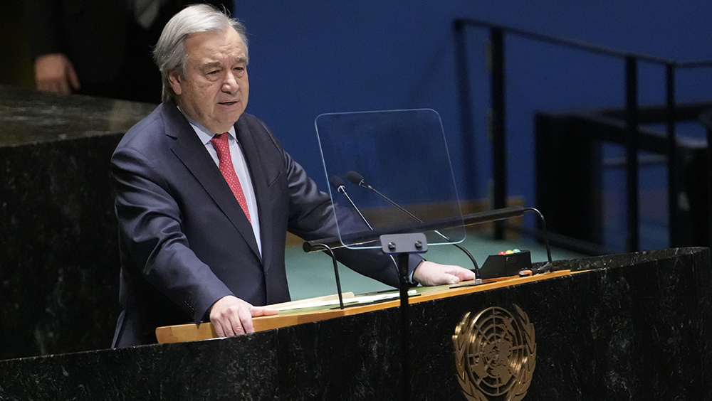 联合国秘书长古特雷斯在会上表示，入侵乌克兰是「对我们集体良知的侮辱」。AP