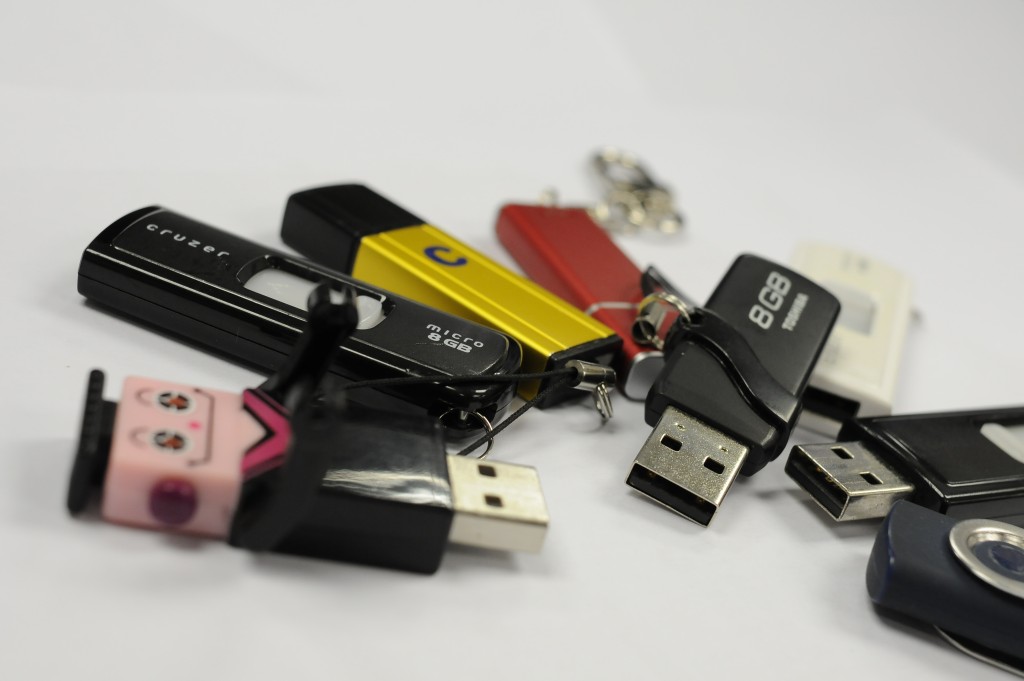 逾六成是人為疏忽所致，包括遺失文件夾、USB手指、手提電腦等。資料圖片