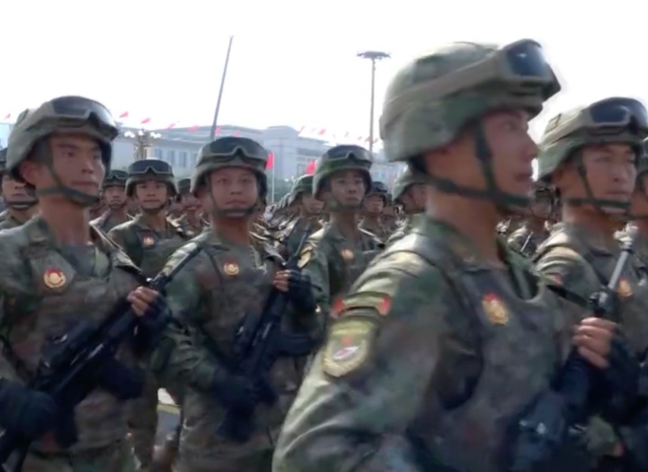 軍事航天部隊方隊首次亮相閱兵。 央視截圖 軍事航天部隊方隊首次亮相閱兵。 央視截圖