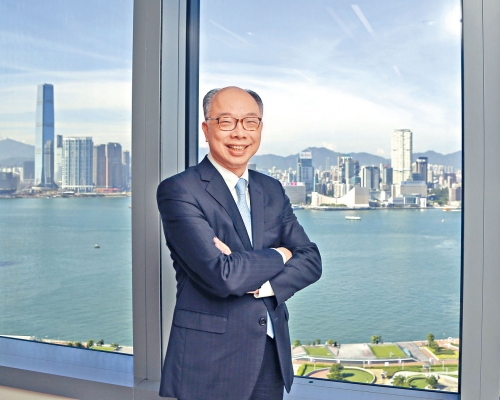 運輸及房屋局局長陳帆指出,在三跑道系統等基建落成後,機場將成為「現代化度假區」。
