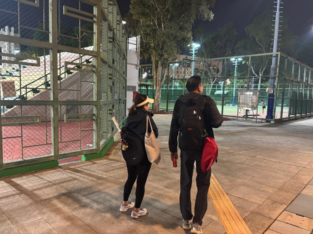 不願出鏡的Bonnie及Robert稱「book場」難度增。