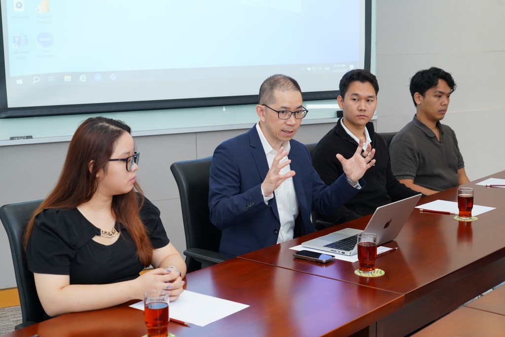 資助大學的非本地生限額，本學年起提高至本地生學額4成。