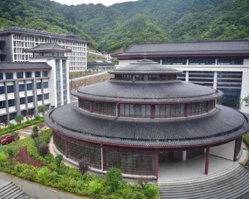 陝西脫貧縣投資高達7.1億建豪華中學引質疑。網上圖片