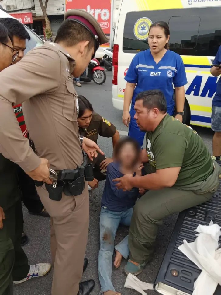 身份不明的日本女子涉偷走救护车被捕。Thailand Headlines