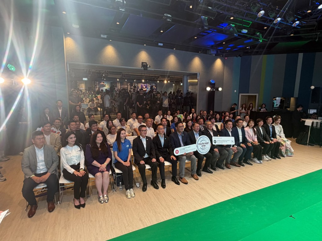 他表示會致力培育青年成為愛國愛港、具備世界視野及正向思維的新一代，成為「一國兩制」可靠的接班人。