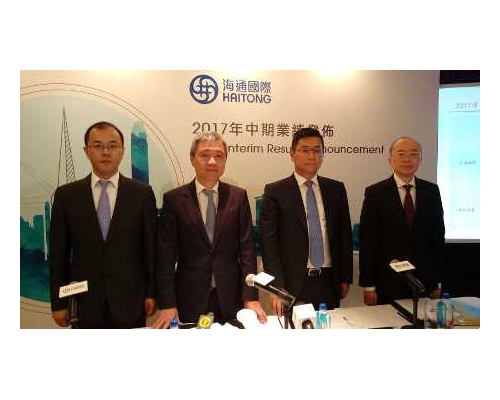 林涌（左二）預期，港股下半年有望挑戰32000點高位。