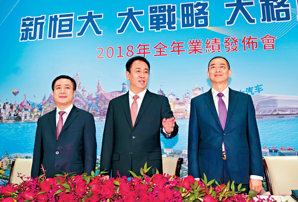 恒大前行政總裁夏海鈞（右）質疑清盤人欲「走捷徑」，免卻審判過程下接管、凍結及得知他們所有資產。