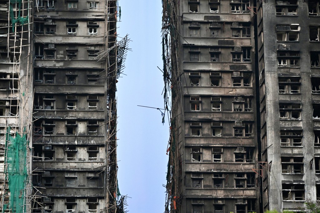 房屋局獨立審查組今日繼續抽取宏福苑受災樓宇的混凝土芯，目前已包括全部7座樓宇。