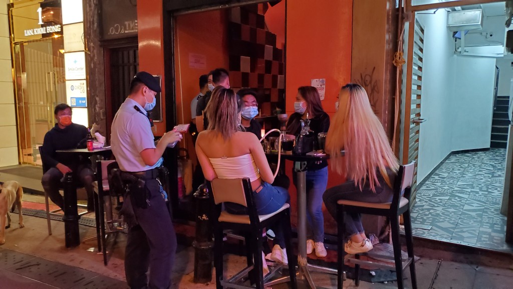 今年九月以来，在持牌酒吧或夜店中，并未出现新冠病毒群组。资料图片