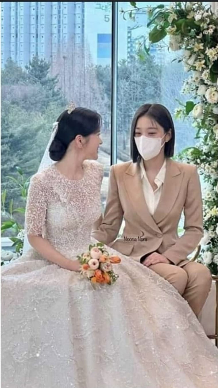 薛仁雅（右）參加朋友的婚禮，一度誤傳是與金世正拍試婚紗場口。