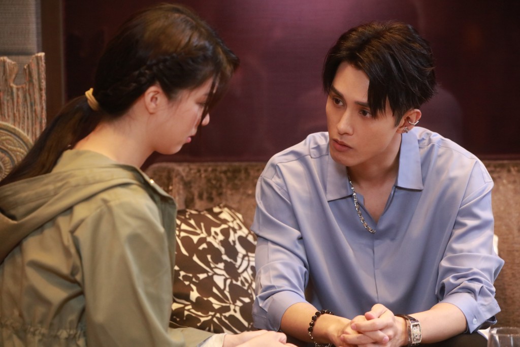 何廣沛、陳曉華演出「假面人不認妻」。