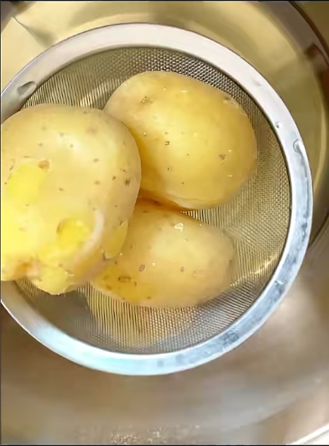 汕头男改食薯仔当主食，半年激减25磅逆转三高脂肪肝消失。 抖音
