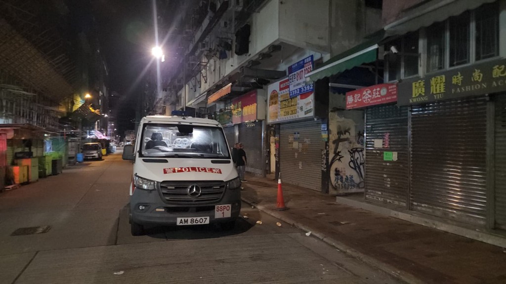 警方接报到场调查。黎志伟摄 警方接报到场调查。黎志伟摄