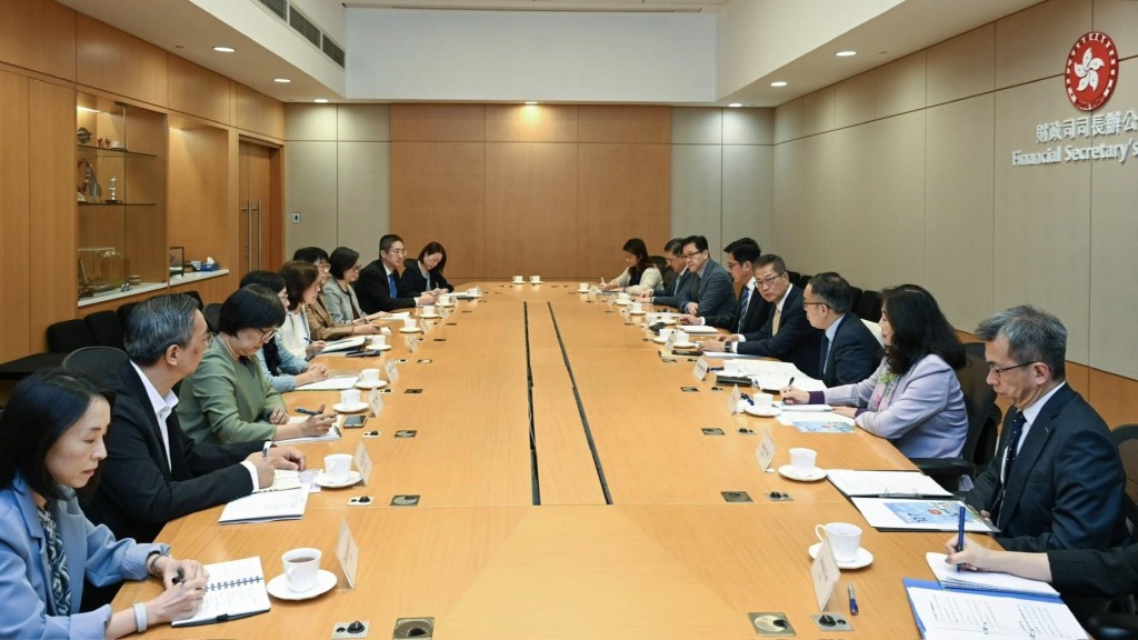 政府全力推動立法會選舉宣傳。陳茂波FB圖片