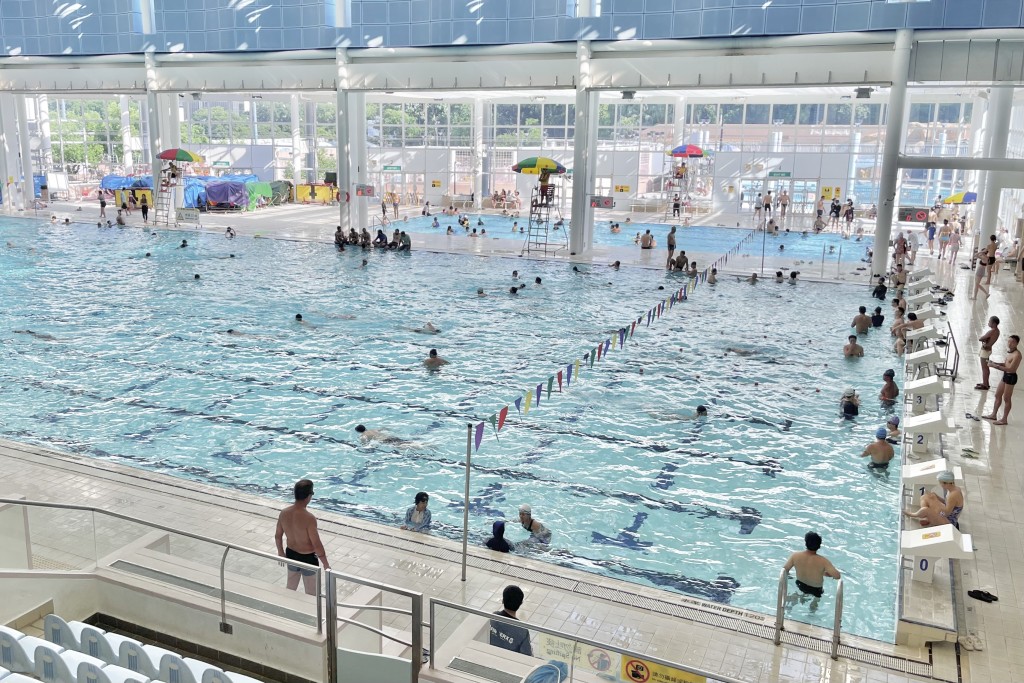 康文署宣佈即日起，全港多個公眾游泳池開始提供暖水設施。（資料圖片）