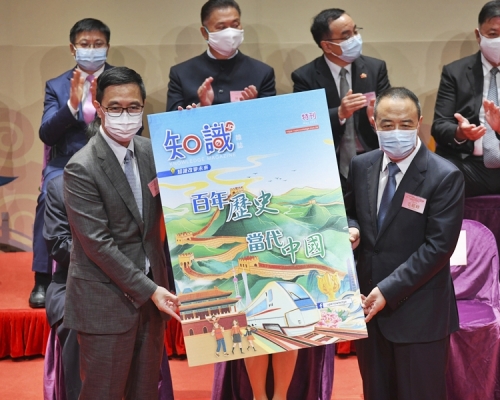 紫荊文化董事長毛超峰（右）首次在港公開亮相。資料圖片