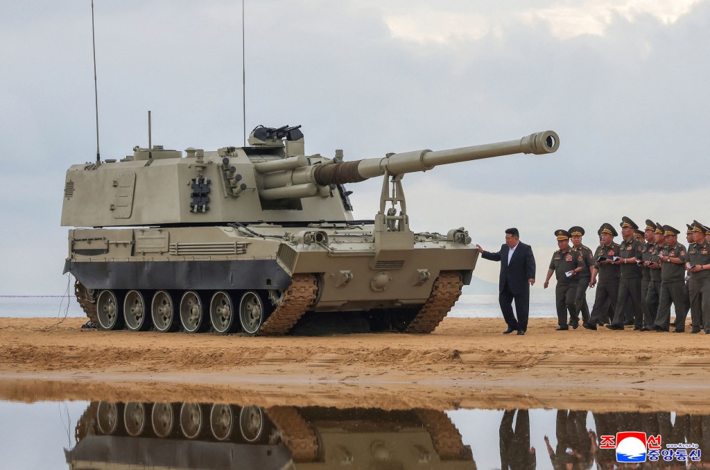 金正恩視察新型武器試驗。法新社