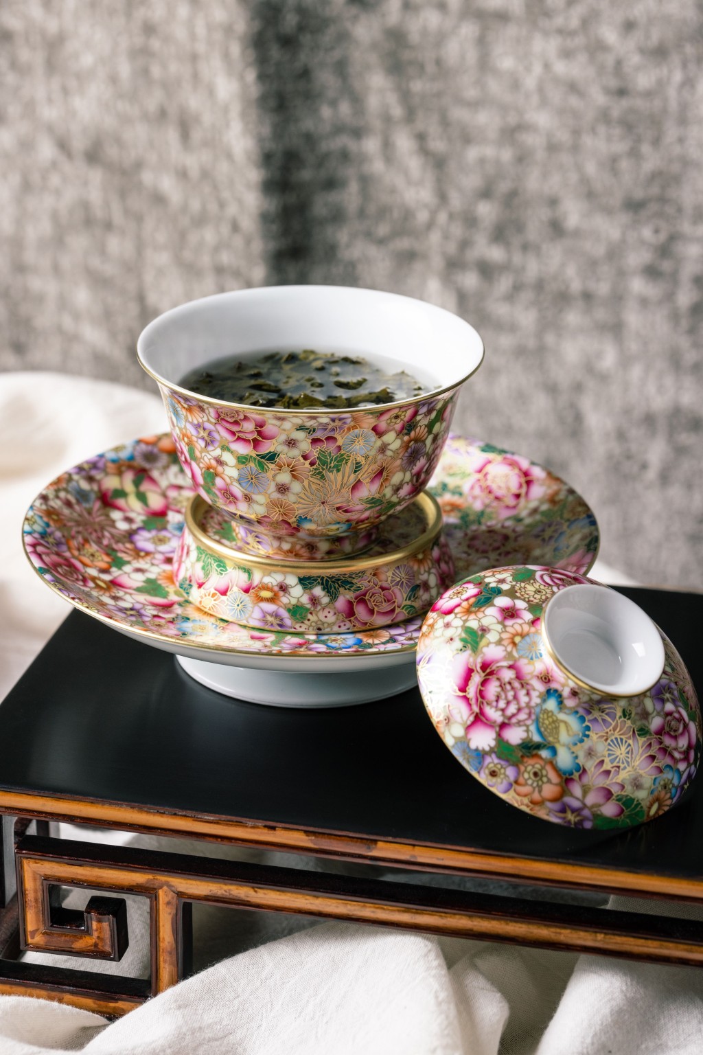 金地萬花蓋碗連托盤套裝 (福茗堂底款)  。