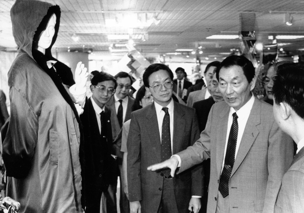 朱鎔基講話字字珠磯、言顯風骨。新華社 朱鎔基講話字字珠磯、言顯風骨。新華社