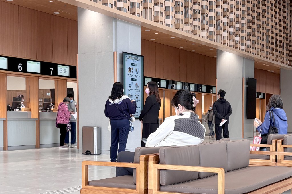 自11月1日開放預約1個月內的門診服務後，市民反應良好。資料圖片