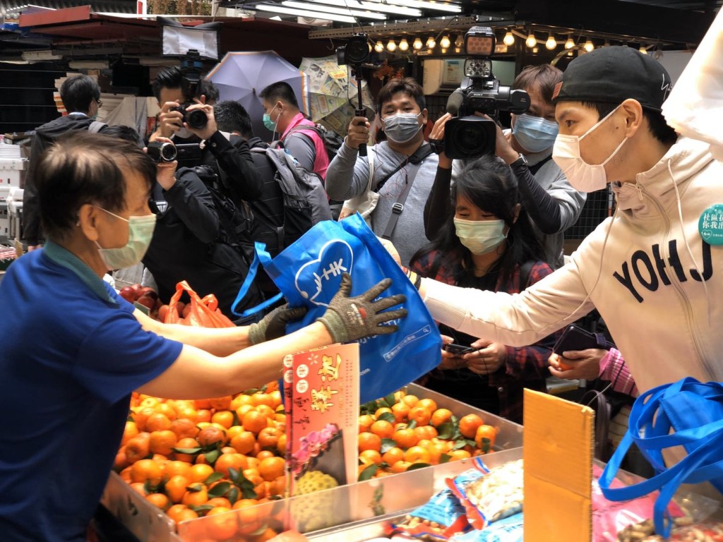 向佐坦言近距離接觸巿民，才感受到他們的無助。