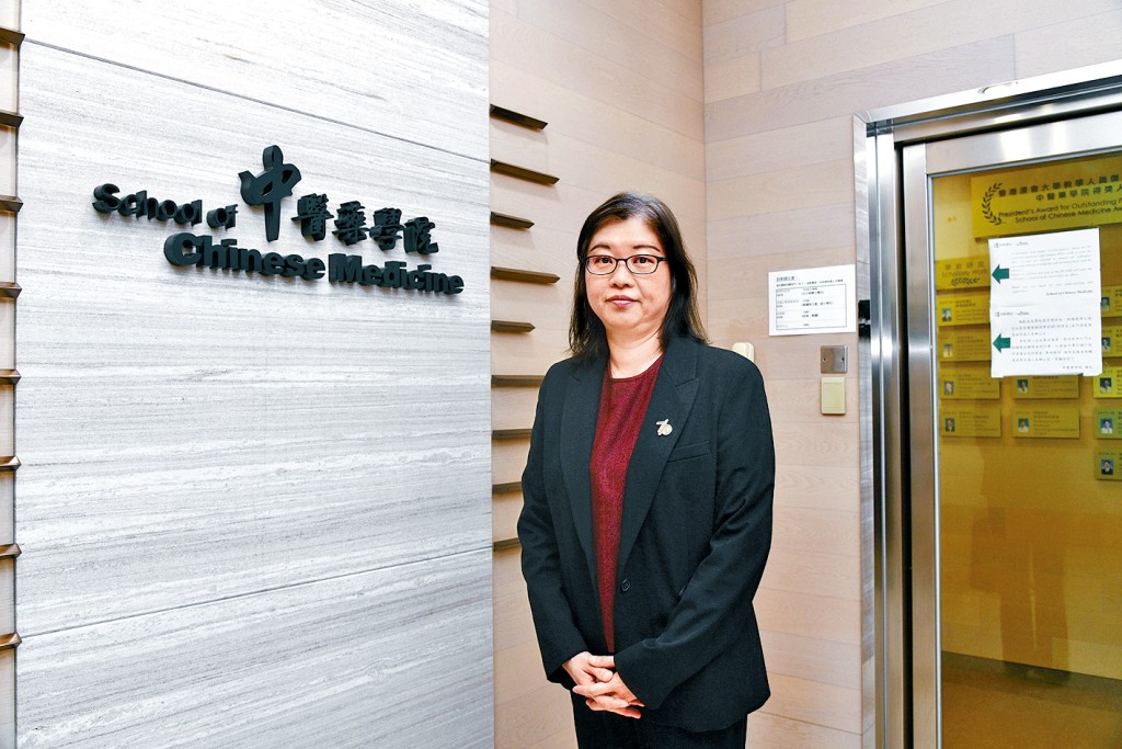 主要教授低年级学生的关晓仪称，中医药学院的师生关系良好。