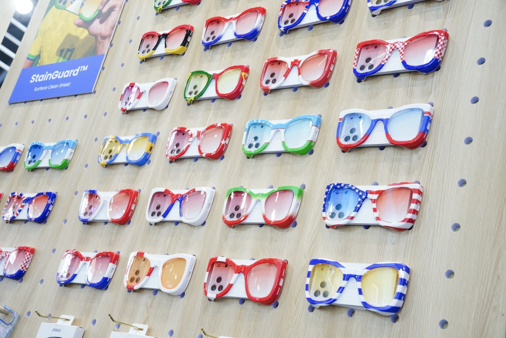 特色設計的手機殼標榜個性化，提供即時的情緒價值。