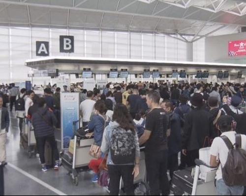 名古屋中部國際機場今早有大量民眾出國。網圖