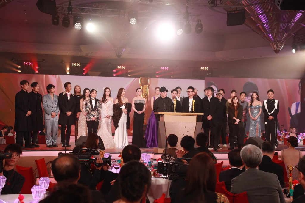 无綫电视（TVB）《万千星辉颁奖典礼2023》昨晚（14日）澳门完满结束，《新闻女王》成为大赢家！