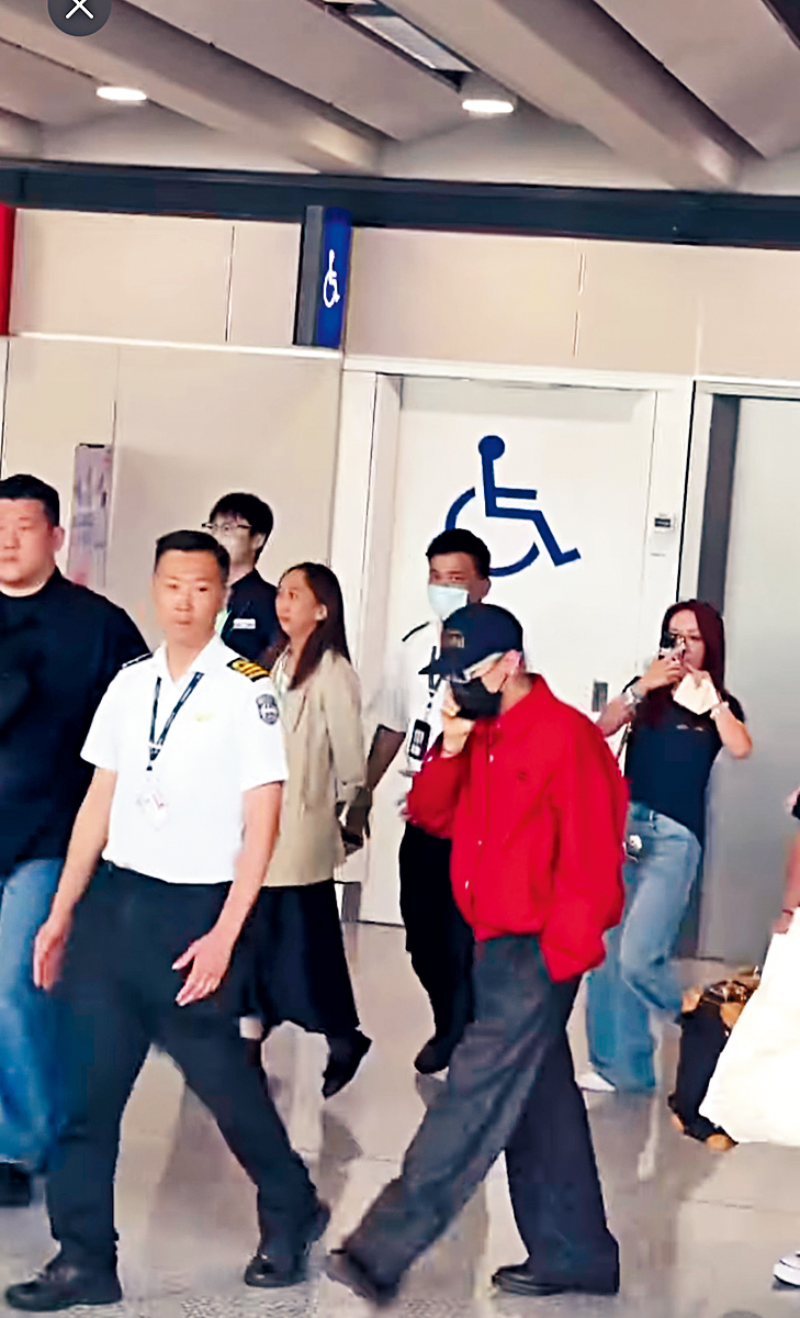 戴上口罩的GD昨早離開香港返韓。
