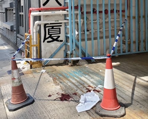 地上遺下血跡。